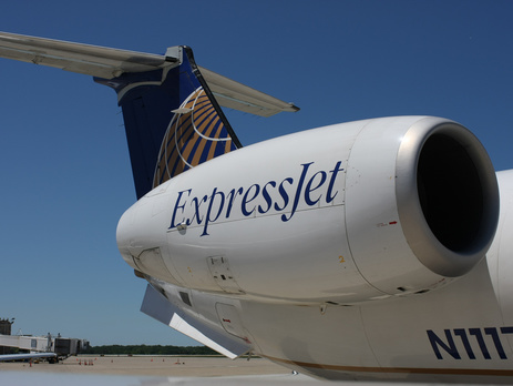 Американская авиакомпания отстранила стюардессу-мусульманку за отказ разносить алкогольные напитки