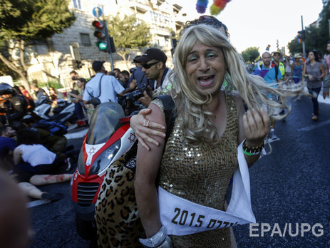 В Израиле наказали полицейских, допустивших нападение фанатика на гей-парад 