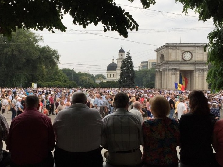 Премьер-министр Молдовы Стрелец встретился с представителями протестующих в Кишиневе