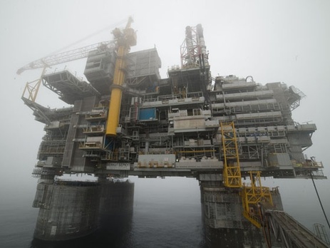 Fitch прогнозирует падение добычи нефти в России из-за санкций