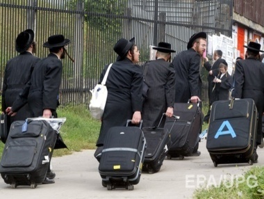 В Умани несколько десятков мужчин атаковали лагерь хасидов. Видео