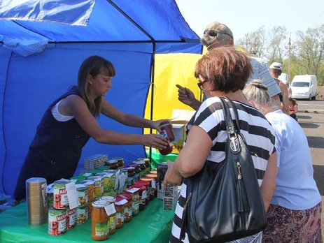 На Донбассе начали работать гуманитарно-логистические центры для жителей оккупированных територий. Фоторепортаж