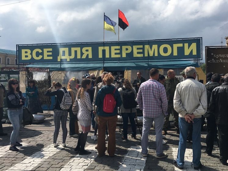 ﻿Окружний адмінсуд Харкова відмовив міськраді, яка просила забрати намет волонтерів на площі Свободи