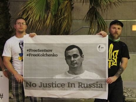 Возле посольства РФ в Тель-Авиве прошел митинг в поддержку украинских политзаключенных в России. Фоторепортаж