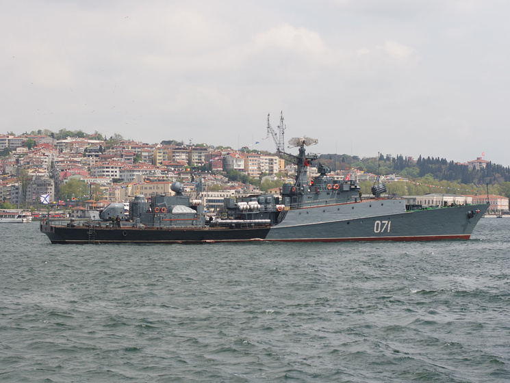 Минобороны: Военно-морские силы Украины не позволили двум российским кораблям пересечь морскую границу