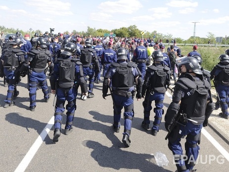 Армия Венгрии начала учения по защите от мигрантов