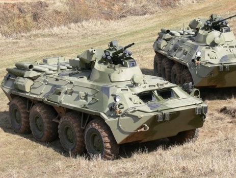 СМИ: Россия поставляет Сирии стрелковое оружие, гранатометы, БТРы и грузовики