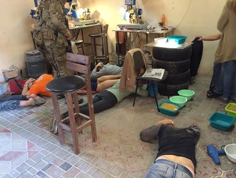 В Киеве СБУ обнаружила незаконный цех по обработке янтаря