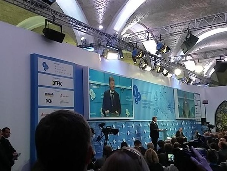 Порошенко: Крым превратился в базу военных операций России 