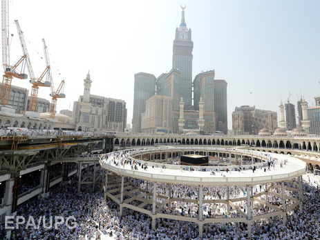 В Мекке строительный кран упал на мечеть: погибли почти 90 человек