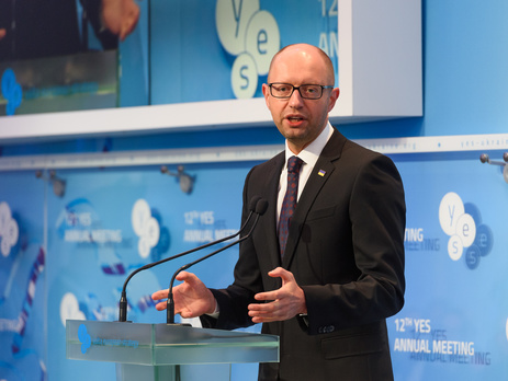 Яценюк: У нас есть очень хорошая команда на уровне Кабинета Министров, но огромный провал между верхом и низом