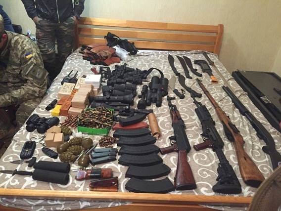 СБУ изъяла арсенал оружия и боеприпасов у подозреваемых в подготовке убийства Авакова