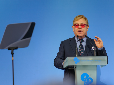 Элтон Джон: Обеспечение уважения ЛГБТ-согражданам станет лучшим тестом на соблюдение прав человека в Украине