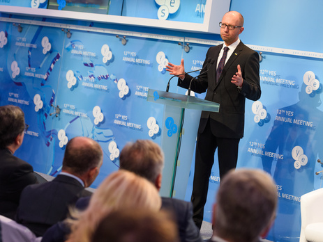 Яценюк: В связи с агрессией на Донбассе у Путина осталось два выхода: стать трупом для России или для мира