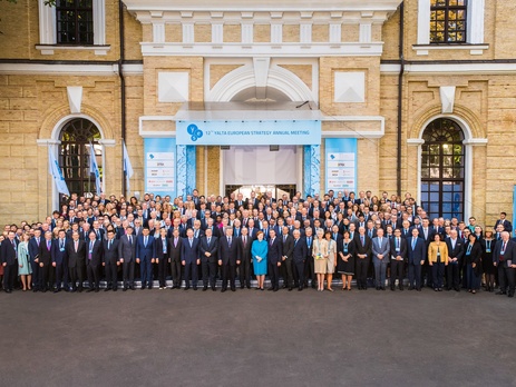 Опрос участников YES: В Украине через три года будет экономический рост и замороженный конфликт