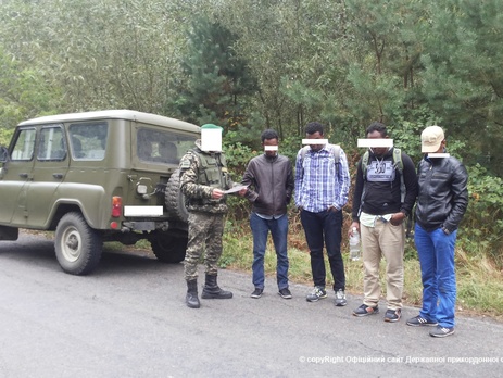 Во Львовской области пограничники задержали четверых африканцев