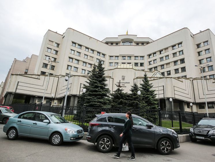 ﻿Конституційний Суд України розглядає закон про декомунізацію, націоналісти зібралися на акцію протесту