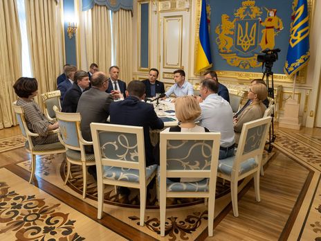 Перед назначением досрочных выборов Зеленский провел консультации с представителями Рады. Фоторепортаж