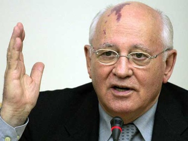 Горбачев: Украина должна "дать по рукам" иностранным советчикам