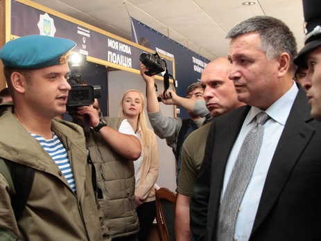 Аваков: Среди кандидатов в патрульную полицию в Херсоне много бывших и действующих моряков и десантников