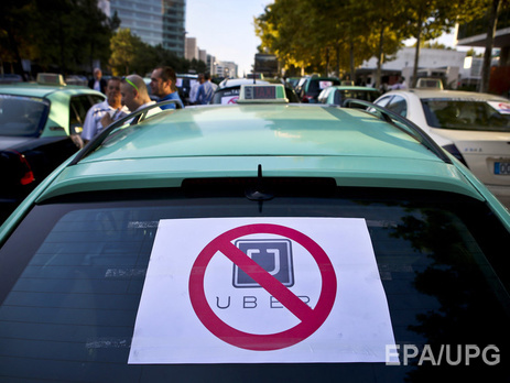В Брюсселе таксисты протестуют против сервиса Uber