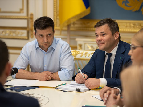Богдан (на фото праворуч) є адвокатом Коломойського