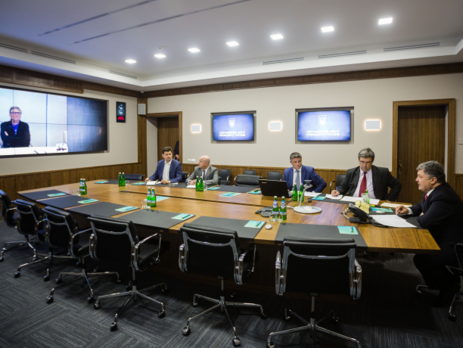 Порошенко и Гейтс провели скайп-конференцию и договорились продолжить разговор во время встречи в Нью-Йорке