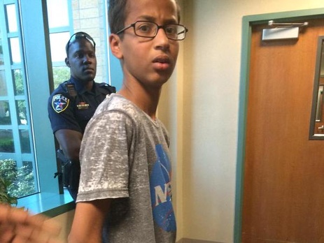 Обама пригласил в Белый дом школьника, задержанного в школе за самодельные часы