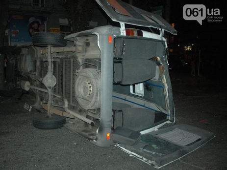 В Запорожье из-за столкновения маршрутки с иномаркой пострадали восемь человек. Фоторепортаж