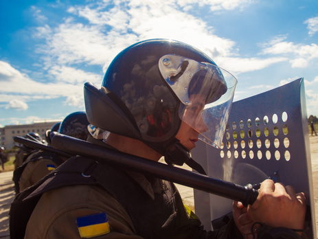 В частях Нацгвардии прошли учения по ликвидации массовых беспорядков. Фоторепортаж