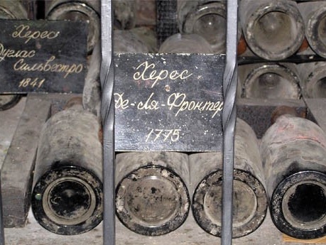 СМИ: Прокуратура АР Крым расследует самовольную откупорку уникального вина для Путина