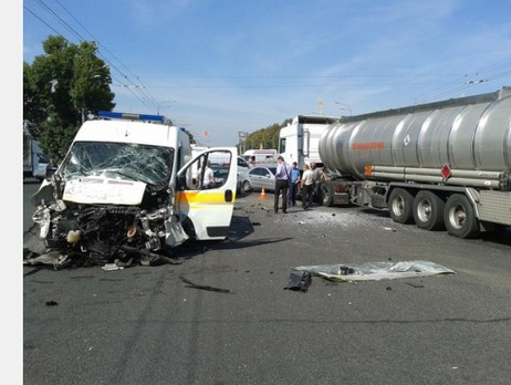 В Харькове столкнулись маршрутка, 