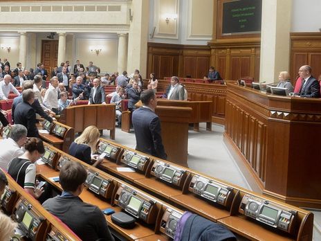 Рада отклонила законопроекты Зеленского о выборах, восемь украинцев попали в плен боевиков на Донбассе. Главное за день