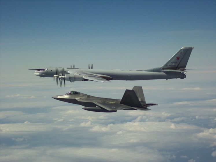 Американские истребители дважды за два дня перехватывали российские военные самолеты у берегов Аляски