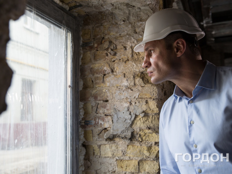 Кличко проверил ход реконструкции кинотеатра “Жовтень”. Фоторепортаж 