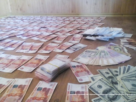 Госпогранслужба: У ехавшего на подконтрольную боевикам территорию украинца нашли 300 копий паспортов и крупную сумму