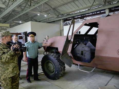 Полторак: До конца года ВСУ получат 10 бронемашин 