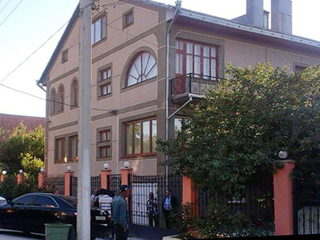 Дом Джемилева в Бахчисарае окружили 