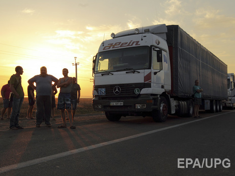 МВД: За ночь ни одна грузовая машина не прошла через админграницу с Крымом