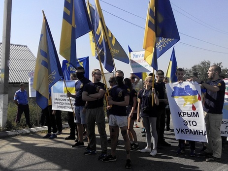 Одесские активисты перекрыли движение на трассе, соединяющей Украину с Приднестровьем. Фоторепортаж