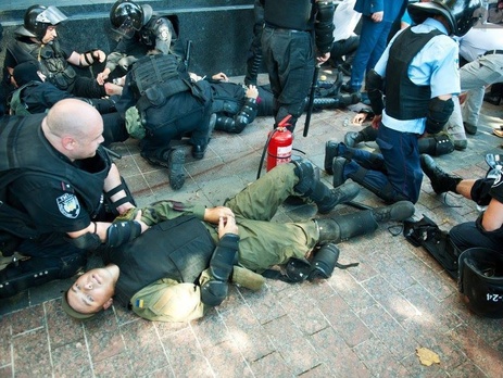 Нацгвардия: В больницах остаются 33 военнослужащих, пострадавших во время столкновений возле Верховной Рады 31 августа