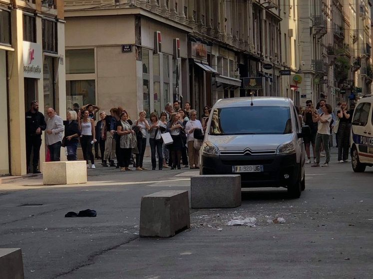 В Лионе произошел взрыв, ранение получили не меньше восьми человек