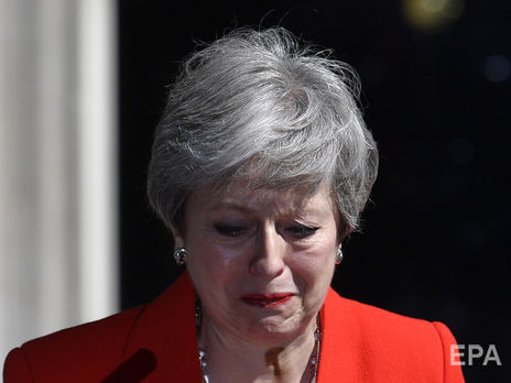 Мэй расплакалась, объявляя о своей отставке. Видео