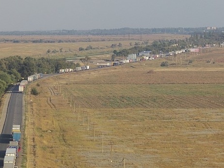 Муждабаев: На заблокированных переходах в Крым осталось чуть больше ста фур