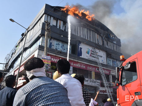 ﻿В Індії 19 підлітків загинули під час пожежі у школі