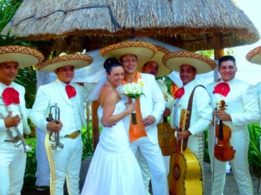 Мексиканцы побили рекорд по синхронному бракосочетанию