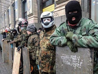 Самооборона Майдана удерживает периметр вокруг здания КГГА