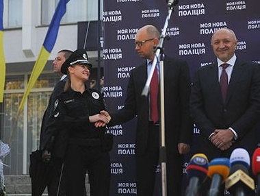 Яценюк: По Украине конкурс в новую полицию – 20 человек на место