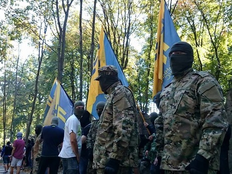 Неизвестные в масках атаковали дом Добкина в Харькове. Фоторепортаж