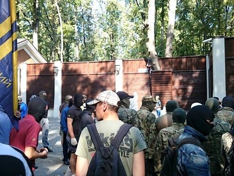 Аваков о нападении на домовладение Добкина и горсовет Харькова: Поддавшиеся на провокацию патриоты провели детскую и глупую акцию